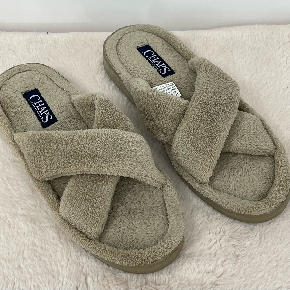 CHAPS WOMENS SIZE L ( 8-9) Tan Fuzzy Slippers